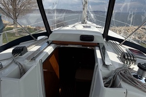 NAUTI CAT 38ft Hunter Yacht For Sale