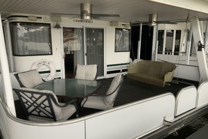 PREMIUM Worth Avenue Yachts