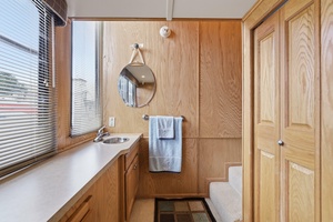 NO GUTS NO STORY 75ft Sumerset Yacht For Sale