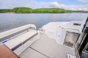 43FT (13M) CRUISERS YACHTS