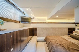43FT (13M) CRUISERS YACHTS