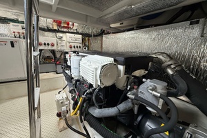 43FT (13M) CRUISERS YACHTS