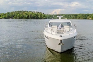43FT (13M) CRUISERS YACHTS Worth Avenue Yachts