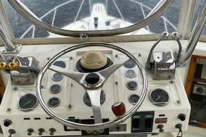 SLOW M OCEAN 36ft Hatteras Yacht For Sale