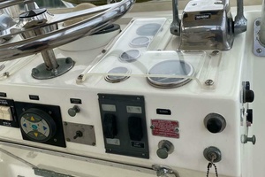 SLOW M OCEAN 36ft Hatteras Yacht For Sale
