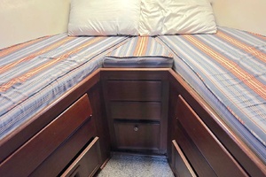 SLOW M OCEAN 36ft Hatteras Yacht For Sale