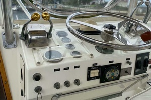 SLOW M OCEAN 36ft Hatteras Yacht For Sale