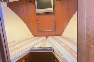 SLOW M OCEAN 36ft Hatteras Yacht For Sale