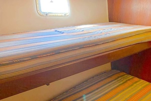 SLOW M OCEAN 36ft Hatteras Yacht For Sale