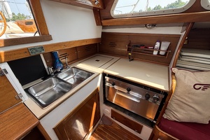 REDHEAD 40ft Hinckley Yacht For Sale