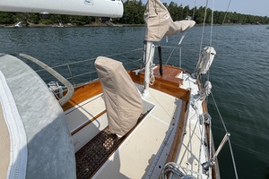 REDHEAD 40ft Hinckley Yacht For Sale
