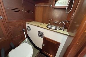 REDHEAD 40ft Hinckley Yacht For Sale