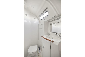 Low Flight 35ft Beneteau Yacht For Sale