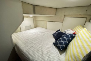 39ft Bayliner Yacht For Sale
