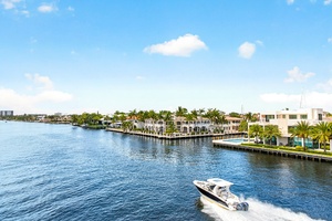 27ft Chaparral Yacht For Sale