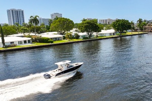 27ft Chaparral Yacht For Sale