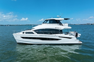 54FT (16.46M) AQUILA Worth Avenue Yachts