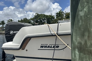 27ft Boston Whaler Yacht For Sale