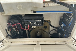 27ft Boston Whaler Yacht For Sale