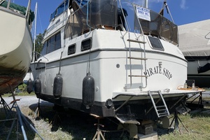 PIRATE SHIP 34ft Carver Yacht For Sale
