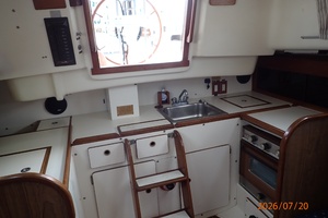 Lucky Dog 35ft Pearson Yacht For Sale