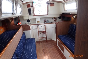 Lucky Dog 35ft Pearson Yacht For Sale