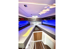 Freedom 33ft Four Winns Yacht For Sale