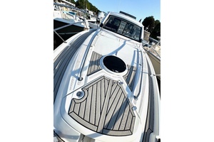 Freedom 33ft Four Winns Yacht For Sale