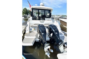 Freedom 33ft Four Winns Yacht For Sale