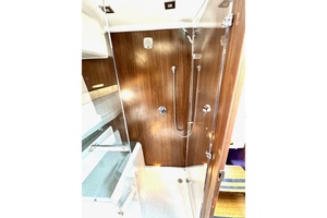 Freedom 33ft Four Winns Yacht For Sale