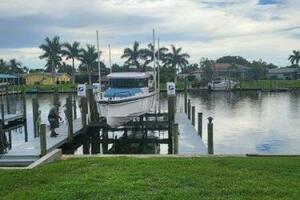 37ft Axopar Yacht For Sale