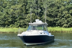 33ft Pursuit Yacht For Sale