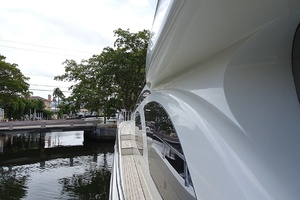 100ft Azimut Yacht For Sale