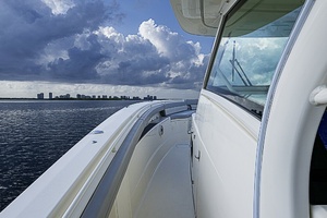 Scout 42 Maizey Blue - Exterior Helm