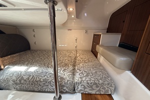 34ft Pursuit Yacht For Sale