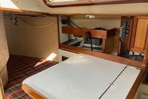 Watermark 33ft Carter Yacht For Sale