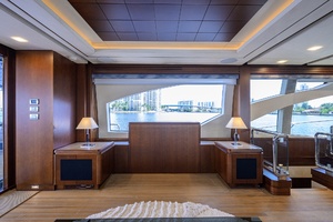 BEAUTIFUL M Worth Avenue Yachts