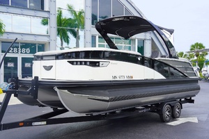 23ft Bennington Yacht For Sale