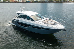 50FT (15.24M) CRUISERS YACHTS Worth Avenue Yachts