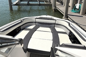 Photo 7246547 for 2023 Yamaha Boats 275SE  