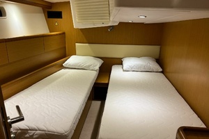 57ft Jeanneau Yacht For Sale