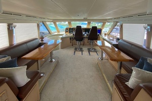 024 Bridge Deck   Skylounge Helm And Seating Area