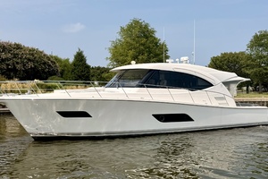 PLANKTON 52ft Riviera Yacht For Sale