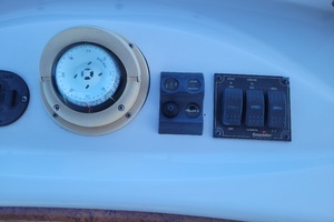 Midnight Blue 35ft Silverton Yacht For Sale