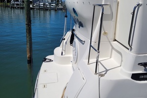 Midnight Blue 35ft Silverton Yacht For Sale