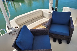 Midnight Blue 35ft Silverton Yacht For Sale