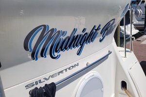 Midnight Blue 35ft Silverton Yacht For Sale