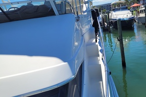 Midnight Blue 35ft Silverton Yacht For Sale