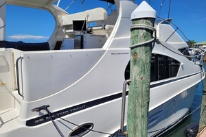 Midnight Blue 35ft Silverton Yacht For Sale