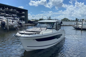 IRIHK375I526 30ft Jeanneau Yacht For Sale